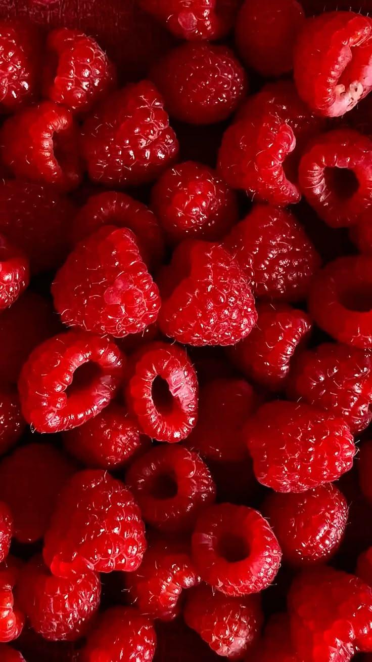 Rustic Berry Trove: Pure Farmstead Essence